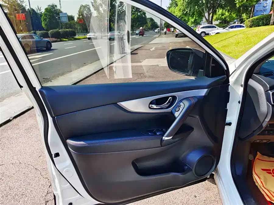 Nissan Qashqai - фото 6
