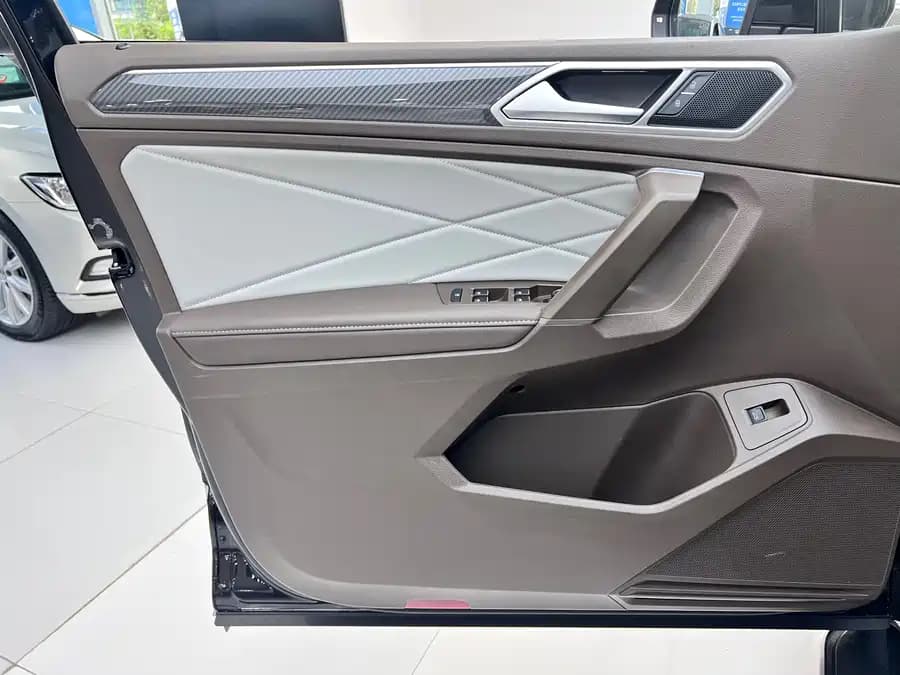 Volkswagen Tiguan - фото 13