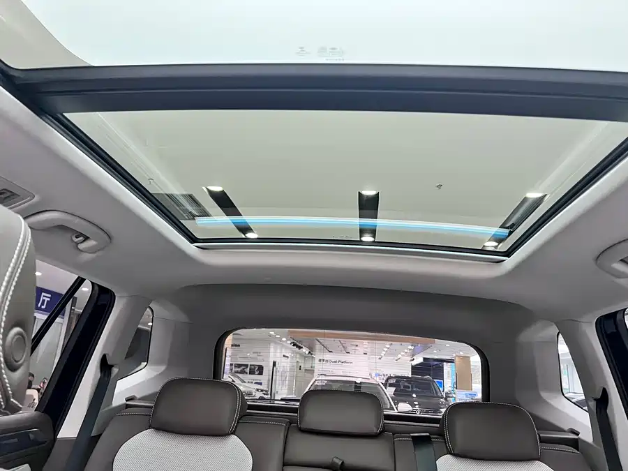 Volkswagen Tiguan - фото 18